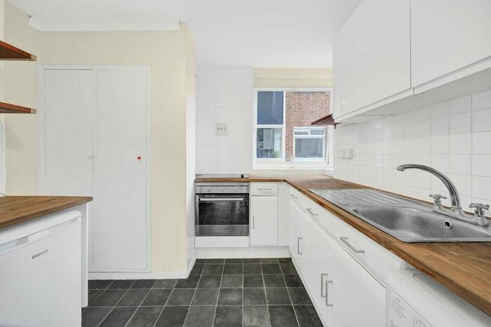 2 Bedroom Flat To Rent In Farquhar Road, London, SE19