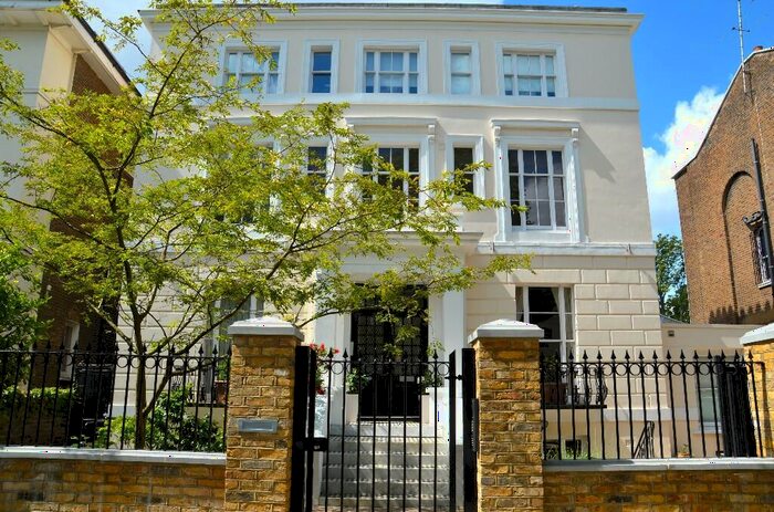 2 Bedroom Apartment To Rent In Hamilton Terrace, London, NW8