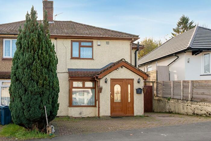 4 Bedroom Semi-Detached House To Rent In High Wycombe, Buckinghamshire, HP11