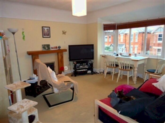 2 Bedroom Flat To Rent In Talbot Road, Winton, Bournemouth, BH9