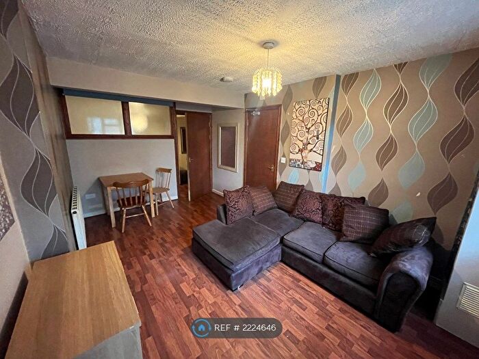 1 Bedroom Flat To Rent In Manor Road, Manselton, Swansea, SA5