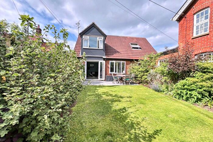 2 Bedroom Detached House For Sale In Redlynch, SP5