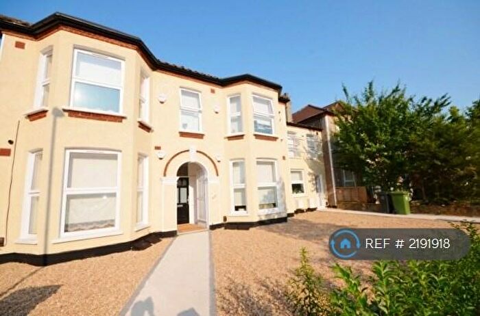 2 Bedroom Flat To Rent In A Wellmeadow Road, London, SE6