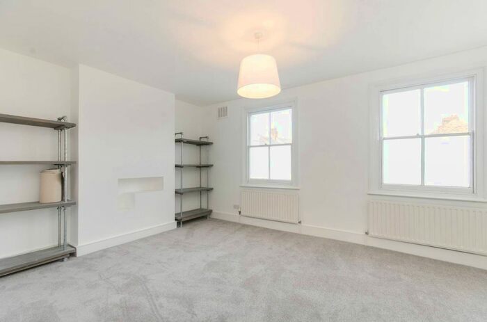 3 Bedroom Property To Rent In Waldo Road, Kensal Green, London, NW10