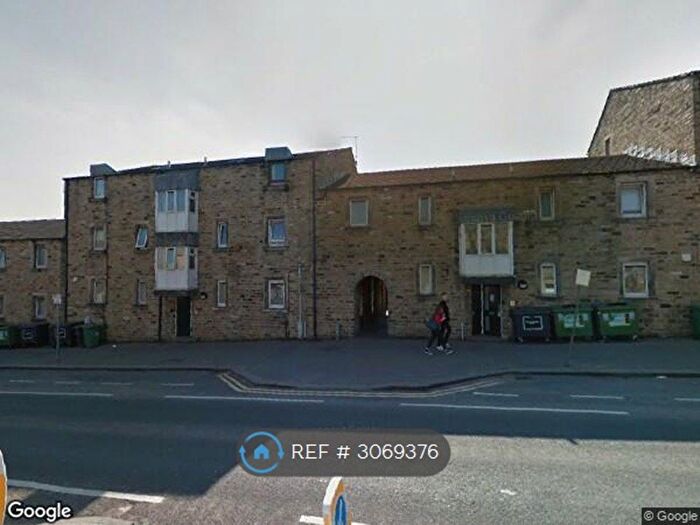 2 Bedroom Flat To Rent In Trinity Street, Huddersfield, HD1