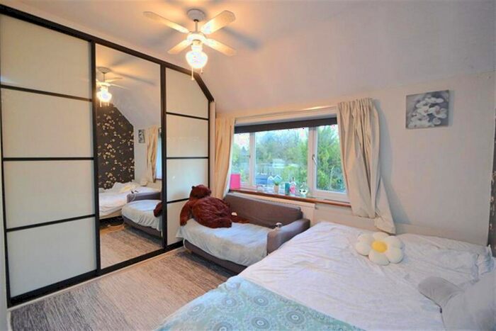 3 Bedroom Semi-Detached House To Rent In Stanmore, SO22