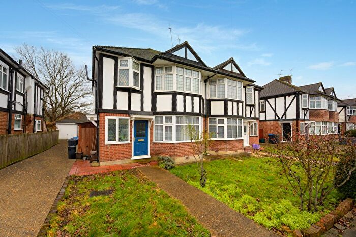 1 Bedroom Maisonette To Rent In Aboyne Drive, Raynes Park, SW20