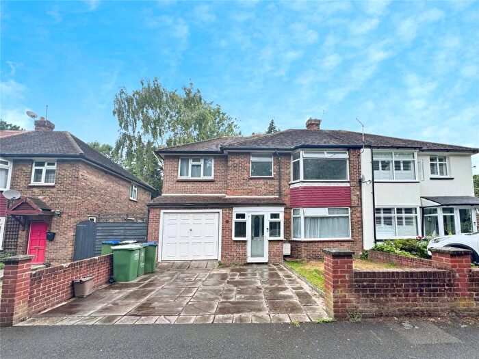 4 Bedroom Semi-Detached House For Sale In Rochester Drive, Bexley, DA5