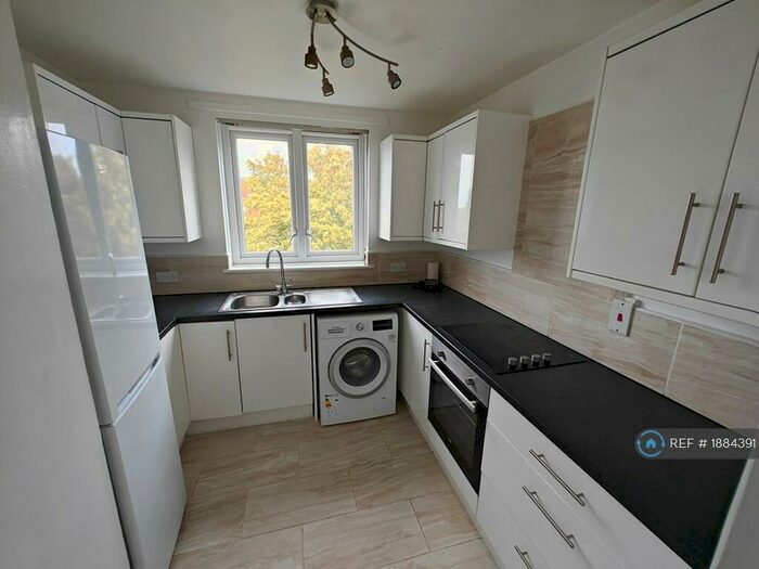 2 Bedroom Flat To Rent In Argyle House, Sutton, SM2