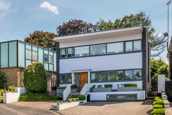 5 Bedroom Detached House To Rent In Golders Park Close, NW11