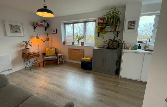 1 Bedroom Flat To Rent In Bream Close, London N17