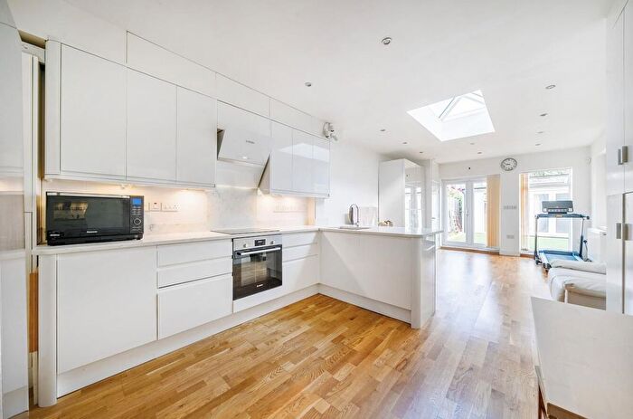 4 Bedroom End Of Terrace House For Sale In Bearfield Road, Kingston Upon Thames, KT2