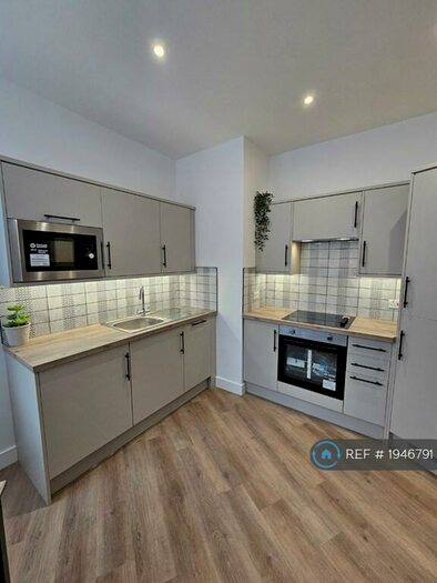 2 Bedroom Flat To Rent In Arcot Street, Penarth, CF64