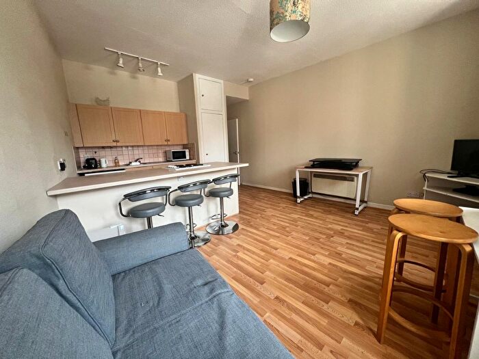 1 Bedroom Flat To Rent In St. Patrick Square, Edinburgh, EH8