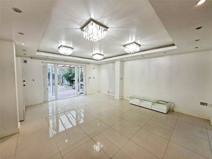 4 Bedroom Terraced House To Rent In Edgar Wallace Close, London, SE15