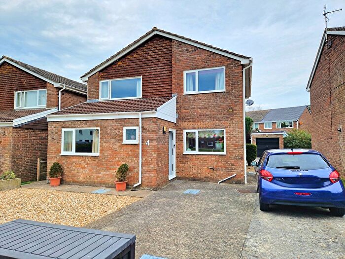4 Bedroom Detached House For Sale In Bryneglwys Gardens, Newton, Porthcawl, CF36