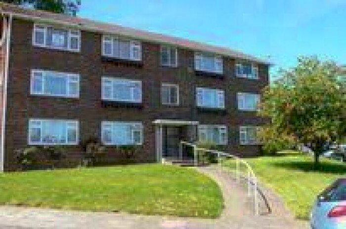 3 Bedroom Flat To Rent In Shaftesbury Road, CT2