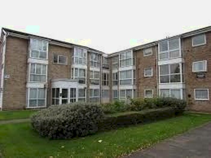 2 Bedroom Flat To Rent In Woburn Court, Luton, LU4