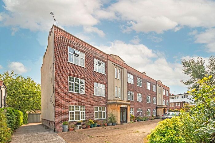 2 Bedroom Flat To Rent In Park Road, East Twickenham, TW1