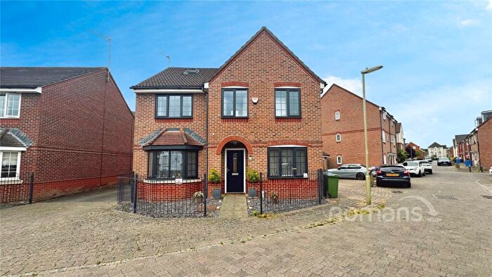 5 Bedroom Detached House For Sale In Fawn Drive, Aldershot, Hampshire, GU12