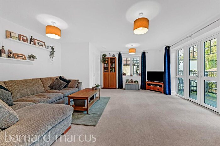 2 Bedroom Apartment To Rent In Foxley Lane, Purley, CR8