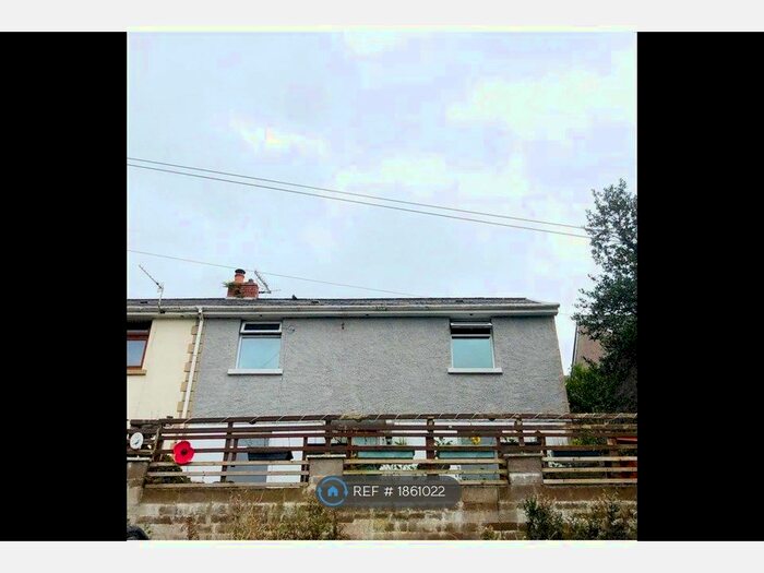 3 Bedroom Semi-Detached House To Rent In Heol Llwynffynon, Llangeinor, Bridgend, CF32