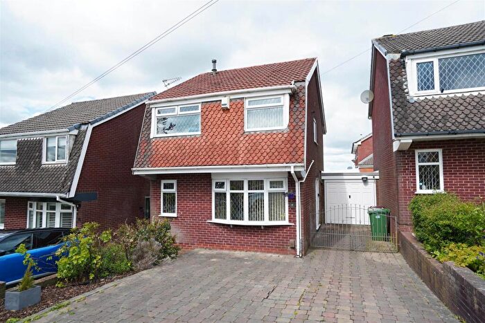 3 Bedroom Link Detached House For Sale In Snowdon Drive, Horwich, Bolton, BL6