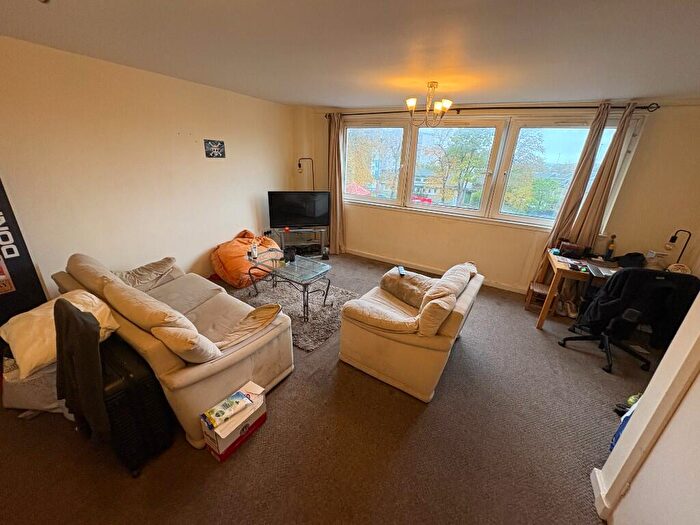 3 Bedroom House Of Multiple Occupation To Rent In Broomhill Drive, Glasgow, G11