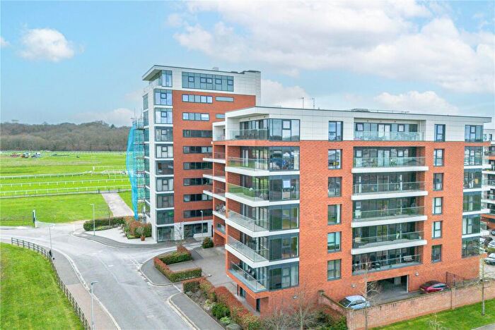 2 Bedroom Apartment For Sale In Kingman Way, Newbury, Berkshire, RG14