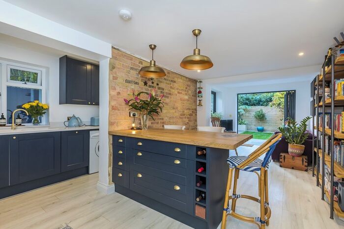 2 Bedroom Flat To Rent In Westcombe Hill, London, SE3