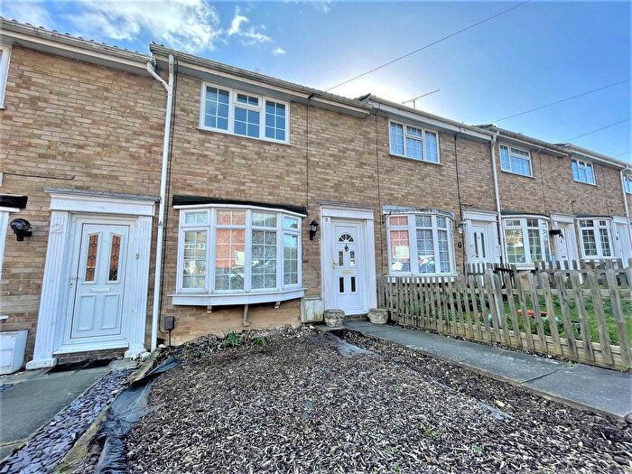 2 Bedroom Terraced House To Rent In Elgin Gardens, Rochester, ME2