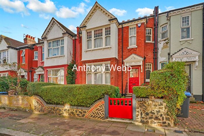 4 Bedroom Terraced House For Sale In Spencer Avenue, Palmers Green, N13
