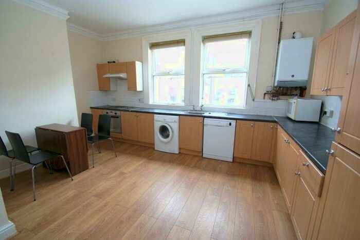 5 Bedroom Terraced House To Rent In Brudenell Mount, Hyde Park, Leeds, LS6