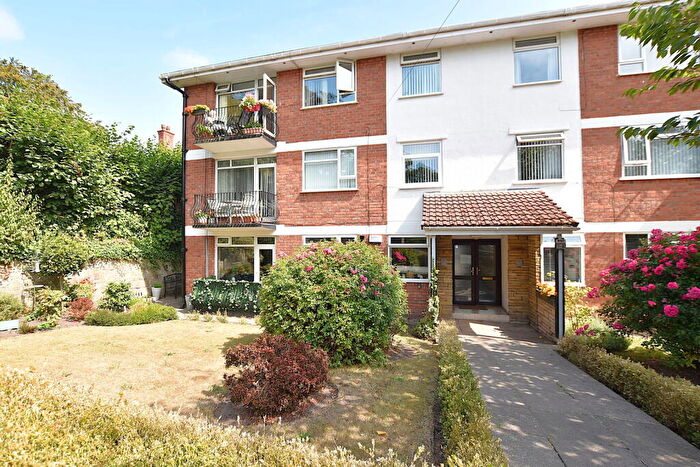 2 Bedroom Flat For Sale In Storeton Road, Oxton, CH43