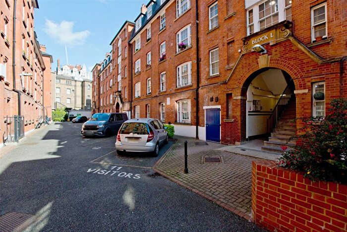 2 Bedroom Flat To Rent In Vauxhall Bridge Road, London, SW1V