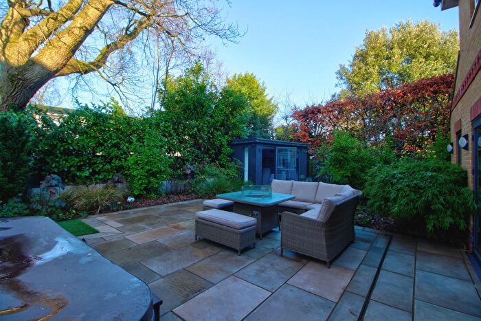 5 Bedroom Detached House For Sale In Evesham Place, Wokingham, RG41