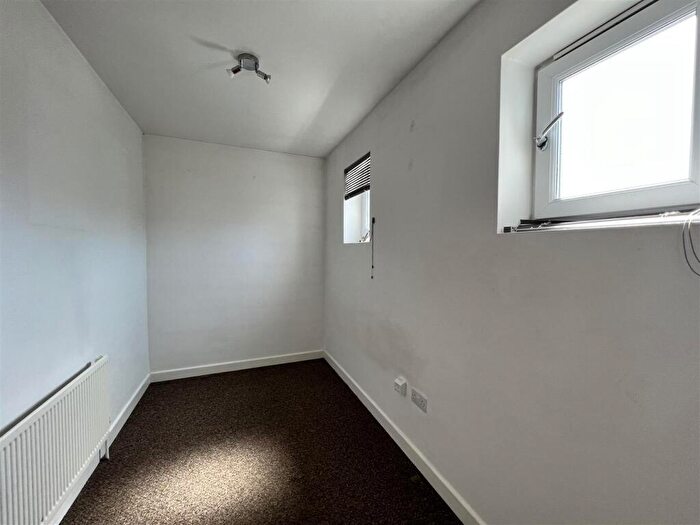 2 Bedroom Apartment To Rent In South Avenue, Southend-On-Sea, SS2