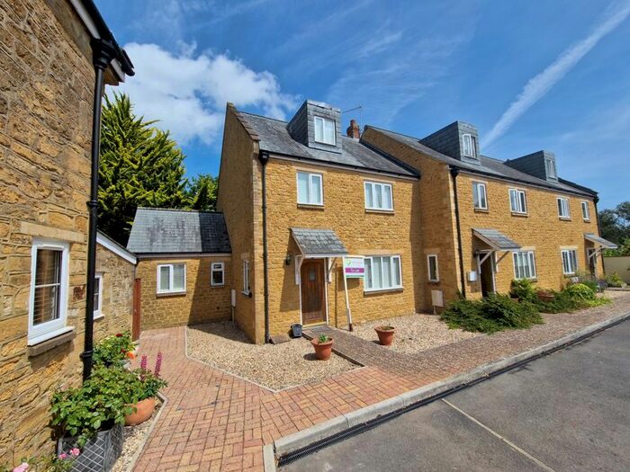 3 Bedroom Town House To Rent In North Street, South Petherton, TA13