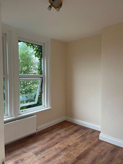 1 Bedroom Flat To Rent In Downs Road, LU1