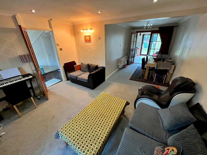 4 Bedroom Semi-Detached Bungalow To Rent In Ravensbourne Gardens, Ilford, IG5