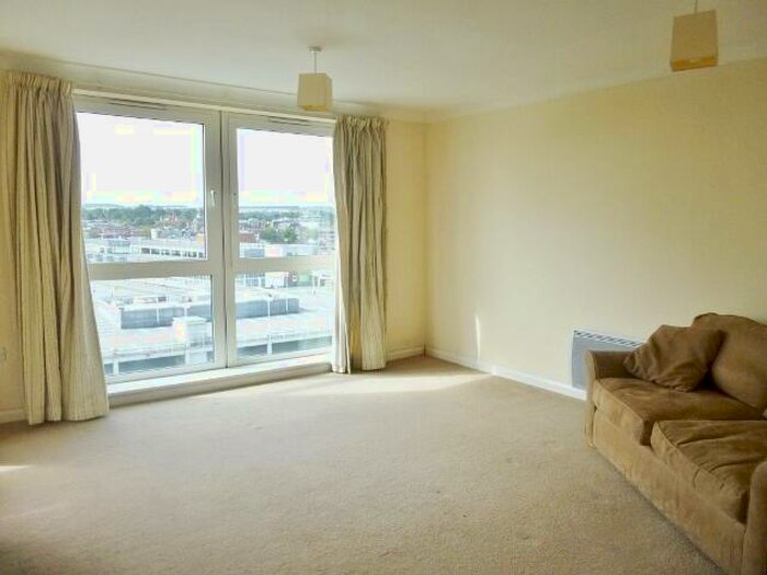 2 Bedroom Flat To Rent In Crown Heights, Alencon Link, Basingstoke, RG21