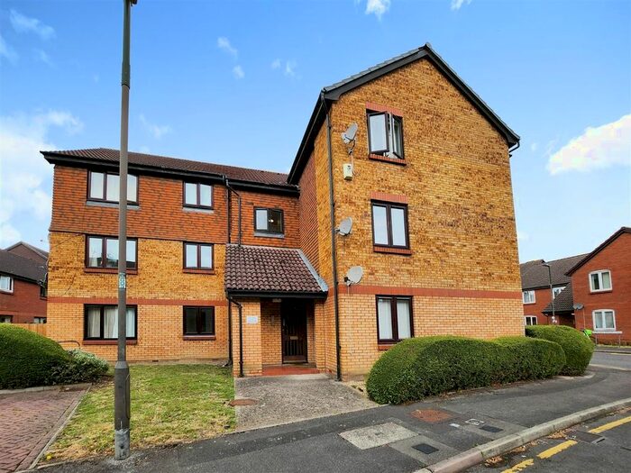 1 Bedroom Flat To Rent In Shelley Way, London, SW19