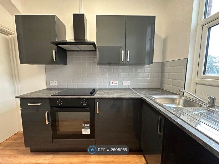 2 Bedroom Terraced House To Rent In Westbourne Mount, Leeds, LS11