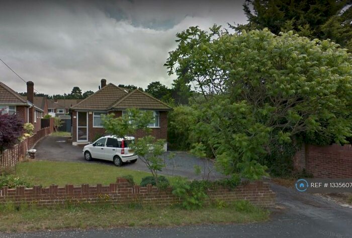 2 Bedroom Bungalow To Rent In Sellwood Road, Southampton, SO31