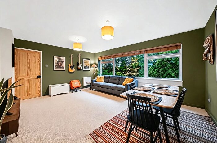 2 Bedroom Flat For Sale In Moat Court, Shaw Close, Ottershaw, Chertsey, KT16
