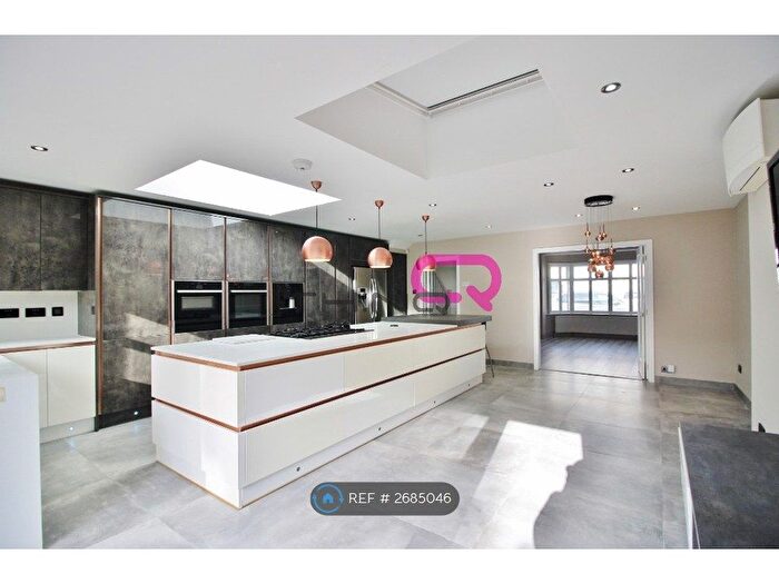 4 Bedroom Terraced House To Rent In Springfield Drive, Ilford, IG2