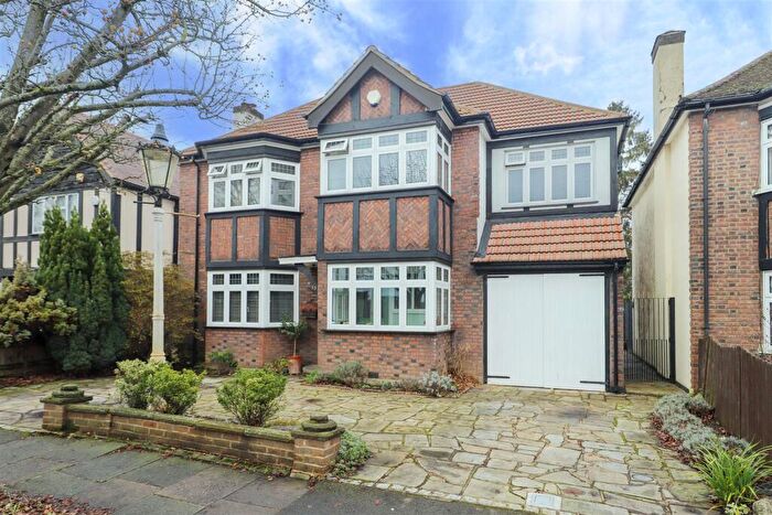 5 Bedroom House For Sale In Park Avenue, Ruislip, HA4