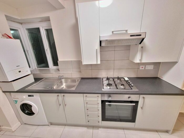 2 Bedroom Flat To Rent In Hadley Hall, Lynwood Grove, N21