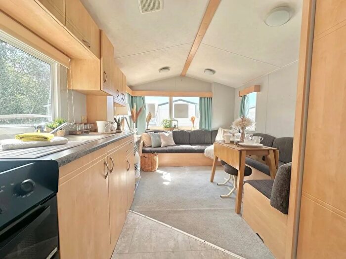 2 Bedroom Mobile/park Home For Sale In Corton, NR32