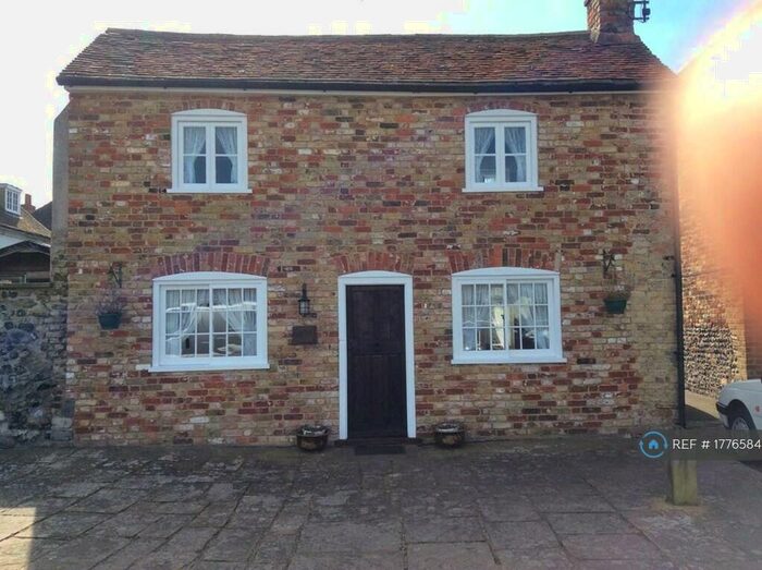 2 Bedroom Detached House To Rent In The Quay, Sandwich, CT13